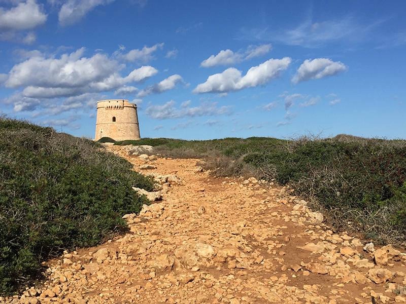 The winding road and a fort